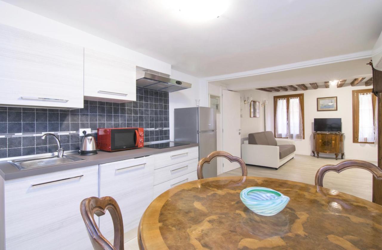 One-Bedroom Apartment,761292299:JPEG
